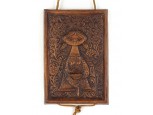Orbán Katalin : Menyecske gyertyatartóval fali kerámia 23.5 x 16 cm