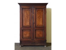 Antik kétajtós akasztós ruhásszekrény az 1800-as évekből 192 x 134 x 61 cm