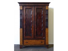 Antik oszlopos dús intarziázott Biedermeier kétajtós ruhásszekrény 200 x 140 cm