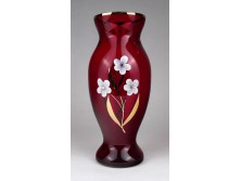 Régi piros kézzel festett aranyozott üveg váza 20 cm