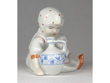 Régi Zsolnay porcelán korsós kislány