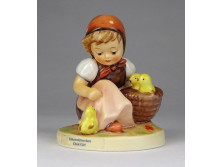 Régi Hummel csibéket etető kislány porcelán figura