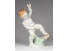 Régi Herendi porcelán pisilő fiú figura 18 cm