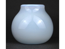 Régi színezett skandináv fújt tejüveg váza 8 cm