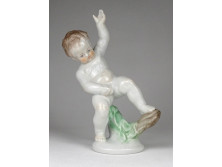 Régi Herendi porcelán pisilő fiú figura 18 cm