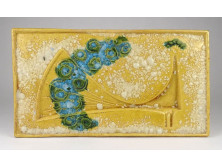 Iparművészeti mid century sárga mázas páva díszes samott falidísz 17 x 31 cm