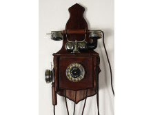 Régi historizáló tárcsás fali telefonkészülék