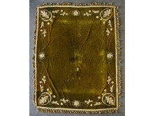 Antik nagyméretű olivazöld hímzett ágyterítő bojtokkal 160 x 212 cm