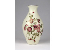 Vajszínű, virágmintás Zsolnay porcelán díszváza 13 cm