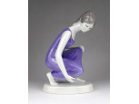 Hollóházi porcelán lila ruhás vízmerítő nő szobor