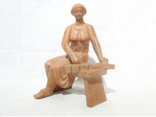Somogyi Árpád citerázó nő terrakotta szobor