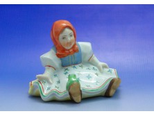 Antik Herendi porcelán ülő kislány békával