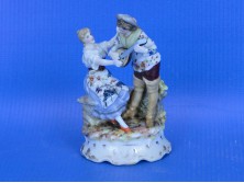 Antik jelzett VOLKSTEDT porcelán miniatúra