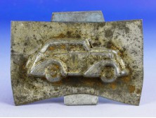 Antik autó alakú csokiöntő félforma