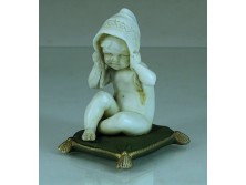 Párnán ülő biszkvit porcelán kislány figura